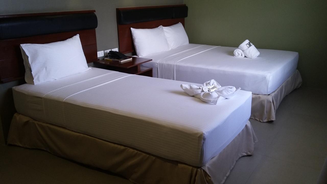 Win Hotel & Casino Talisay  Exterior photo